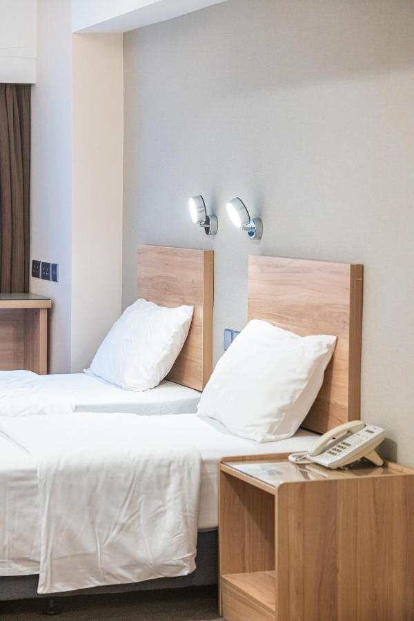 Metacity Living Отель Гонконг